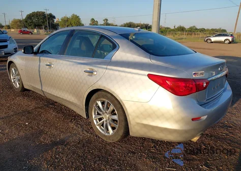 2015 Infiniti Q50 Premium z USA, uszkodzony, nr VIN JN1BV7AP9FM346860